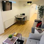 Thematic London Apartment In Holloway
